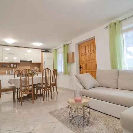 Flower House Casa de Férias Podčetrtek